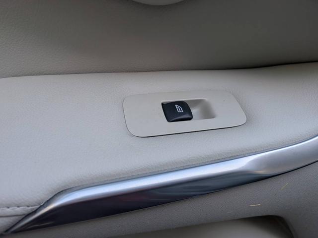 V40 クロスカントリーT5 AWD SEアンミカセレクション 走行距離16819km アンミカセレクション50台限定車 パノラマガラスルーフ アイボリー皮シート 内装ウッドパネル 18インチアルミ AWD(51枚目)