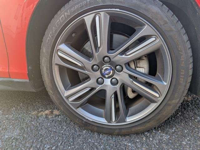 V40 クロスカントリーT5 AWD SEアンミカセレクション 走行距離16819km アンミカセレクション50台限定車 パノラマガラスルーフ アイボリー皮シート 内装ウッドパネル 18インチアルミ AWD(56枚目)