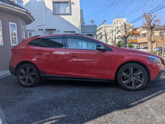 V40 クロスカントリーT5 AWD SEアンミカセレクション 走行距離16819km アンミカセレクション50台限定車 パノラマガラスルーフ アイボリー皮シート 内装ウッドパネル 18インチアルミ AWD(58枚目)