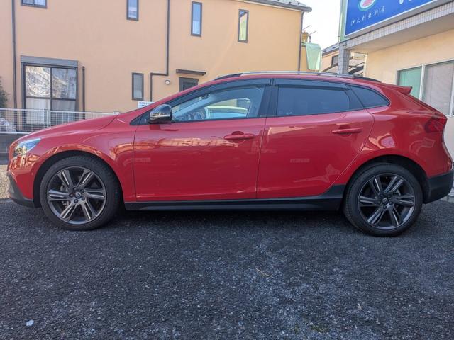 V40 クロスカントリーT5 AWD SEアンミカセレクション 走行距離16819km アンミカセレクション50台限定車 パノラマガラスルーフ アイボリー皮シート 内装ウッドパネル 18インチアルミ AWD(65枚目)