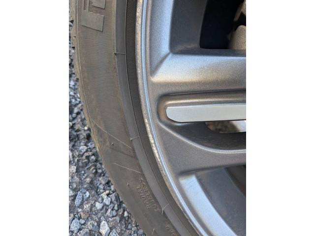 V40 クロスカントリーT5 AWD SEアンミカセレクション 走行距離16819km アンミカセレクション50台限定車 パノラマガラスルーフ アイボリー皮シート 内装ウッドパネル 18インチアルミ AWD(69枚目)