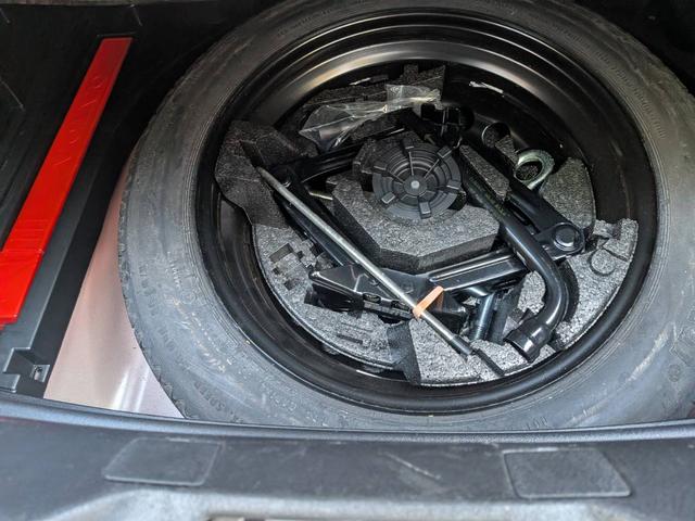 V40 クロスカントリーT5 AWD SEアンミカセレクション 走行距離16819km アンミカセレクション50台限定車 パノラマガラスルーフ アイボリー皮シート 内装ウッドパネル 18インチアルミ AWD(76枚目)