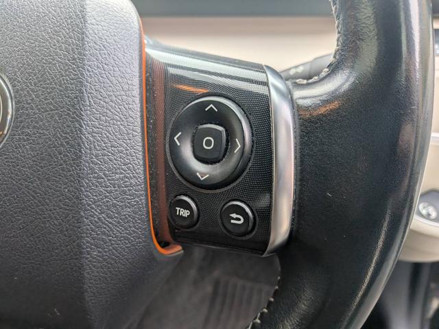 シエンタ Ｇ　助手席回転チルトシート車Ｂタイプ　７人乗り　人気のブラック／ブルーのツートンカラー　純正ナビＮ５２Ｔ－Ｗ６６Ｔ　テレビ　バックモニター　純正１６インチアルミ　左右パワースライドドア　シートヒーター（6枚目）