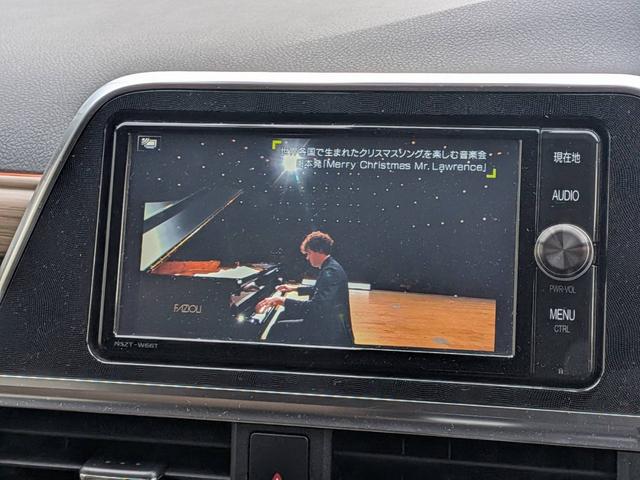 シエンタ Ｇ　助手席回転チルトシート車Ｂタイプ　７人乗り　人気のブラック／ブルーのツートンカラー　純正ナビＮ５２Ｔ－Ｗ６６Ｔ　テレビ　バックモニター　純正１６インチアルミ　左右パワースライドドア　シートヒーター（10枚目）