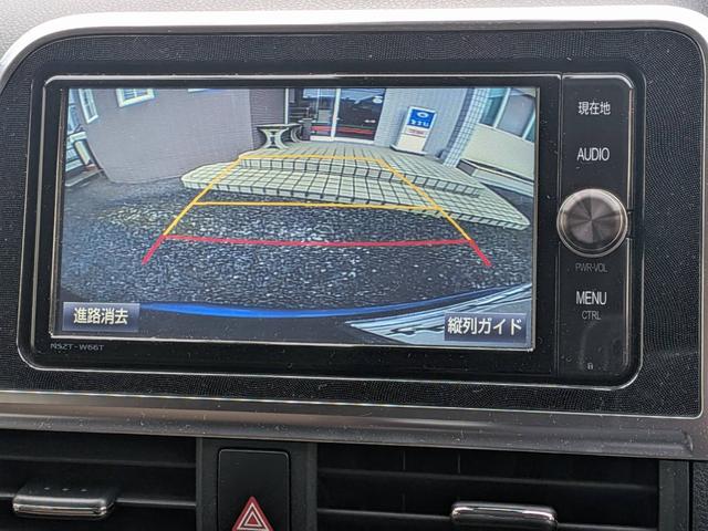 シエンタ Ｇ　助手席回転チルトシート車Ｂタイプ　７人乗り　人気のブラック／ブルーのツートンカラー　純正ナビＮ５２Ｔ－Ｗ６６Ｔ　テレビ　バックモニター　純正１６インチアルミ　左右パワースライドドア　シートヒーター（11枚目）