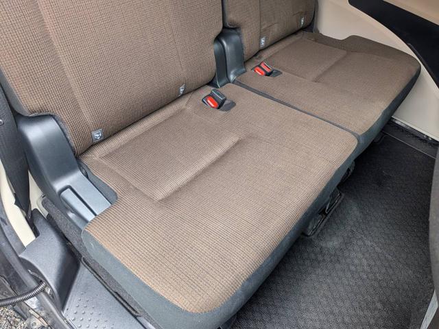 シエンタ Ｇ　助手席回転チルトシート車Ｂタイプ　７人乗り　人気のブラック／ブルーのツートンカラー　純正ナビＮ５２Ｔ－Ｗ６６Ｔ　テレビ　バックモニター　純正１６インチアルミ　左右パワースライドドア　シートヒーター（23枚目）