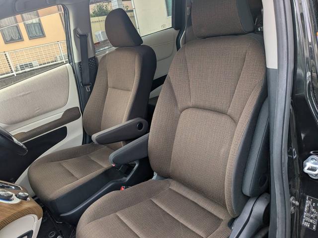 シエンタ Ｇ　助手席回転チルトシート車Ｂタイプ　７人乗り　人気のブラック／ブルーのツートンカラー　純正ナビＮ５２Ｔ－Ｗ６６Ｔ　テレビ　バックモニター　純正１６インチアルミ　左右パワースライドドア　シートヒーター（30枚目）