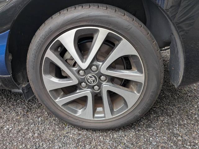 シエンタ Ｇ　助手席回転チルトシート車Ｂタイプ　７人乗り　人気のブラック／ブルーのツートンカラー　純正ナビＮ５２Ｔ－Ｗ６６Ｔ　テレビ　バックモニター　純正１６インチアルミ　左右パワースライドドア　シートヒーター（50枚目）