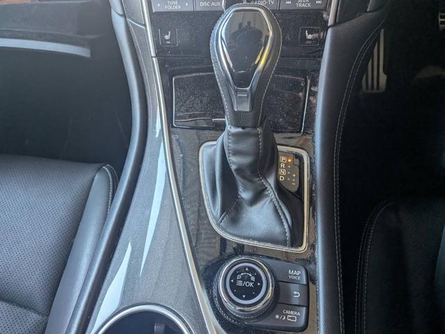 スカイライン ハイブリッド　ＧＴ　タイプＳＰ　サンルーフ　黒皮シート　プロパイロット　ブラインドスポットモニター　パワーシート　ハイブリッド　１９インチアルミ　シートヒーター　バックモニター　アラウンドビューモニター　ヘッドアップディスプレイ（14枚目）