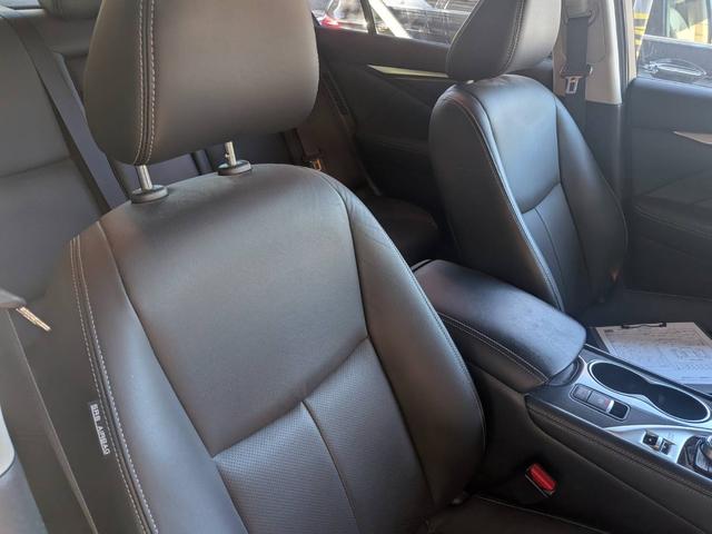 スカイライン ハイブリッド　ＧＴ　タイプＳＰ　サンルーフ　黒皮シート　プロパイロット　ブラインドスポットモニター　パワーシート　ハイブリッド　１９インチアルミ　シートヒーター　バックモニター　アラウンドビューモニター　ヘッドアップディスプレイ（16枚目）