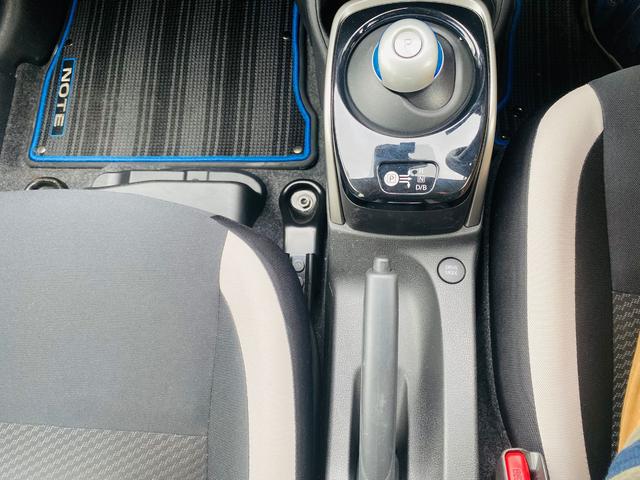 ノート e-パワー X クリソナ BTオーディオ 禁煙 オートライ 横滑防止装置 Rカメラ 運転席助手席エアバック 地デジ AUTOエアコン AUX接続 オートハイビーム 盗難防止システム 衝突安全ボディ ナビTV パワステ(10枚目)