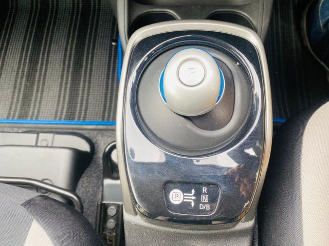 ノート e-パワー X クリソナ BTオーディオ 禁煙 オートライ 横滑防止装置 Rカメラ 運転席助手席エアバック 地デジ AUTOエアコン AUX接続 オートハイビーム 盗難防止システム 衝突安全ボディ ナビTV パワステ(11枚目)