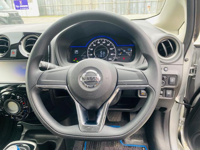 ノート e-パワー X クリソナ BTオーディオ 禁煙 オートライ 横滑防止装置 Rカメラ 運転席助手席エアバック 地デジ AUTOエアコン AUX接続 オートハイビーム 盗難防止システム 衝突安全ボディ ナビTV パワステ(13枚目)