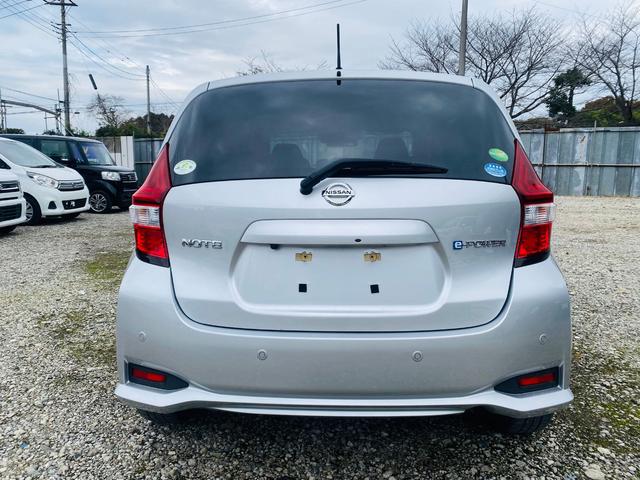 ノート e-パワー X クリソナ BTオーディオ 禁煙 オートライ 横滑防止装置 Rカメラ 運転席助手席エアバック 地デジ AUTOエアコン AUX接続 オートハイビーム 盗難防止システム 衝突安全ボディ ナビTV パワステ(37枚目)