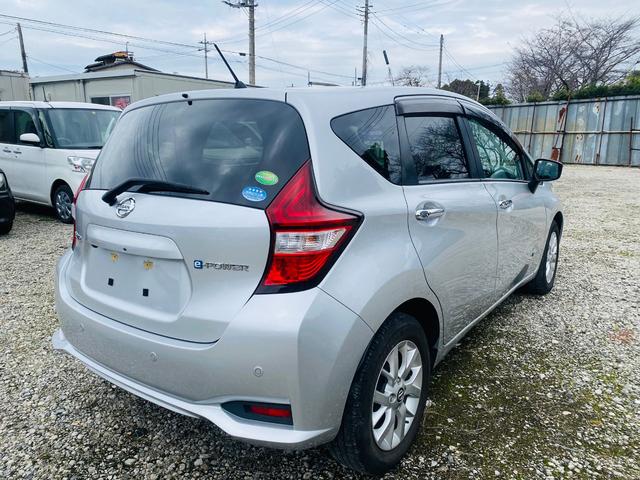 ノート e-パワー X クリソナ BTオーディオ 禁煙 オートライ 横滑防止装置 Rカメラ 運転席助手席エアバック 地デジ AUTOエアコン AUX接続 オートハイビーム 盗難防止システム 衝突安全ボディ ナビTV パワステ(38枚目)