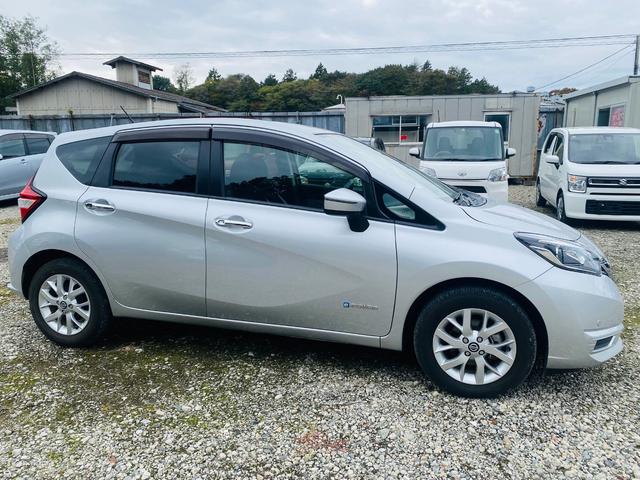 ノート e-パワー X クリソナ BTオーディオ 禁煙 オートライ 横滑防止装置 Rカメラ 運転席助手席エアバック 地デジ AUTOエアコン AUX接続 オートハイビーム 盗難防止システム 衝突安全ボディ ナビTV パワステ(39枚目)