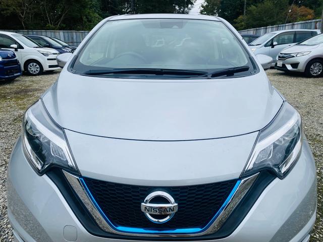 ノート e-パワー X クリソナ BTオーディオ 禁煙 オートライ 横滑防止装置 Rカメラ 運転席助手席エアバック 地デジ AUTOエアコン AUX接続 オートハイビーム 盗難防止システム 衝突安全ボディ ナビTV パワステ(42枚目)