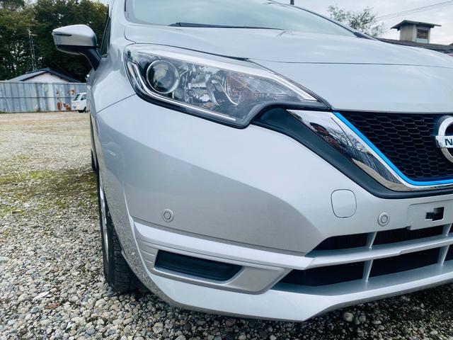 ノート e-パワー X クリソナ BTオーディオ 禁煙 オートライ 横滑防止装置 Rカメラ 運転席助手席エアバック 地デジ AUTOエアコン AUX接続 オートハイビーム 盗難防止システム 衝突安全ボディ ナビTV パワステ(43枚目)