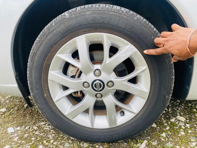 ノート e-パワー X クリソナ BTオーディオ 禁煙 オートライ 横滑防止装置 Rカメラ 運転席助手席エアバック 地デジ AUTOエアコン AUX接続 オートハイビーム 盗難防止システム 衝突安全ボディ ナビTV パワステ(62枚目)