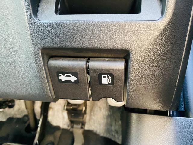 ジューク 15RX Vセレクション AUTOエアコン フルセグテレビ 車線逸脱警報システム 禁煙 ワンオ-ナ-車 横滑り防止機能 Bluetooth DVD再生機能 セキュリティーアラーム 衝突安全ボディ パワーウィンドウ AUX(9枚目)