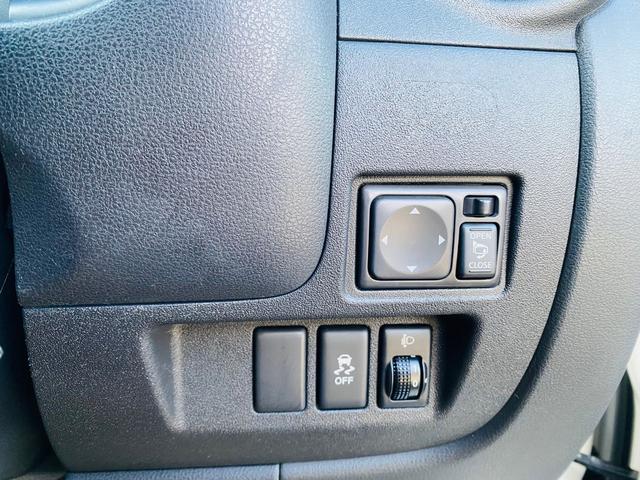 マーチ S グレードS 横滑防止装置 運転席助手席エアバック キーレス パワーウインド オートエアコン PS 運転席エアバッグ 衝突安全ボディ ABS(7枚目)