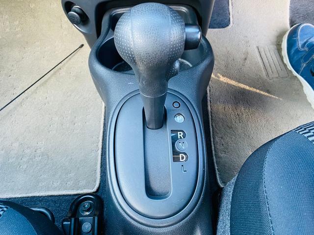 マーチ S グレードS 横滑防止装置 運転席助手席エアバック キーレス パワーウインド オートエアコン PS 運転席エアバッグ 衝突安全ボディ ABS(12枚目)