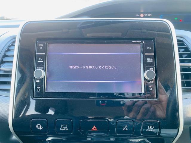 セレナ e-パワー XV ウォークスルー VDC ダブルエアコン フロントカメラ バックビューモニター 衝突安全ボディ 禁煙車 DVD再生 クルーズコントロール 3列シート ETC スマートキー SDナビ AUX キーレス(3枚目)