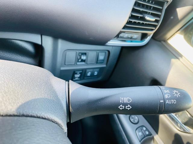 セレナ e-パワー XV ウォークスルー VDC ダブルエアコン フロントカメラ バックビューモニター 衝突安全ボディ 禁煙車 DVD再生 クルーズコントロール 3列シート ETC スマートキー SDナビ AUX キーレス(6枚目)