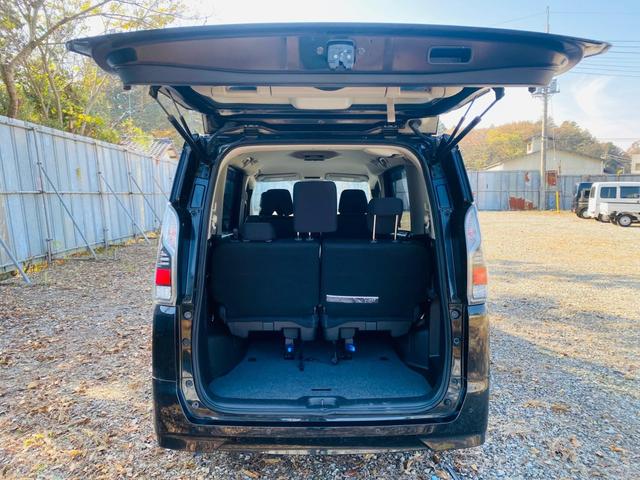 セレナ e-パワー XV ウォークスルー VDC ダブルエアコン フロントカメラ バックビューモニター 衝突安全ボディ 禁煙車 DVD再生 クルーズコントロール 3列シート ETC スマートキー SDナビ AUX キーレス(25枚目)