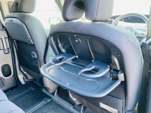 セレナ e-パワー XV ウォークスルー VDC ダブルエアコン フロントカメラ バックビューモニター 衝突安全ボディ 禁煙車 DVD再生 クルーズコントロール 3列シート ETC スマートキー SDナビ AUX キーレス(31枚目)