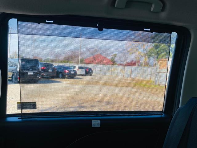 セレナ e-パワー XV ウォークスルー VDC ダブルエアコン フロントカメラ バックビューモニター 衝突安全ボディ 禁煙車 DVD再生 クルーズコントロール 3列シート ETC スマートキー SDナビ AUX キーレス(60枚目)