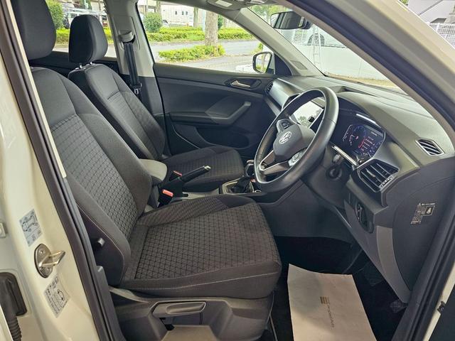 T-クロス TSI アクティブ 純正ナビ・プリクラッシュブレーキ・クルーズコントロール・バックモニター・ブラインドスポットモニター・Bluetooth接続・USB接続・ETC2.0・純正16インチアルミホイール(5枚目)