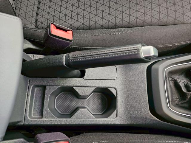 T-クロス TSI アクティブ 純正ナビ・プリクラッシュブレーキ・クルーズコントロール・バックモニター・ブラインドスポットモニター・Bluetooth接続・USB接続・ETC2.0・純正16インチアルミホイール(27枚目)