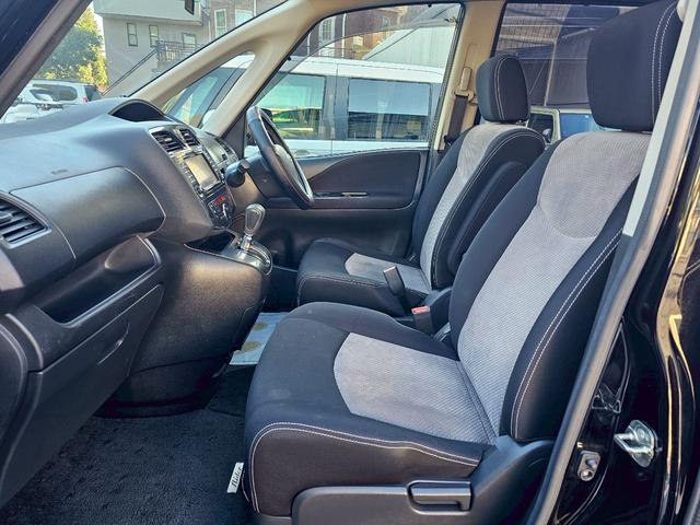 セレナ ライダー ブラックライン S-ハイブリッド 純正ナビ・後席モニター・アラウンドビューモニター・クルーズコントロール・Bluetooth接続・ETC・ドライブレコーダー・TV・100V電源・両側電動スライドドア・純正16インチアルミホイール(6枚目)