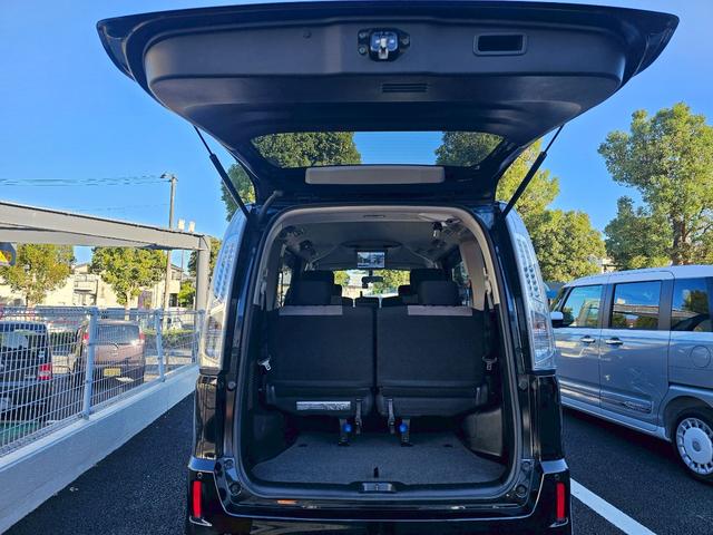 セレナ ライダー ブラックライン S-ハイブリッド 純正ナビ・後席モニター・アラウンドビューモニター・クルーズコントロール・Bluetooth接続・ETC・ドライブレコーダー・TV・100V電源・両側電動スライドドア・純正16インチアルミホイール(13枚目)