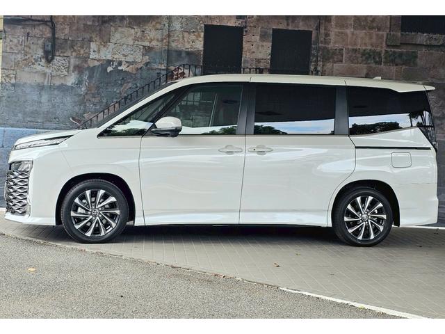 ヴォクシー S-Z 登録済み未使用車・快適利便パッケージHIGH・CD.DVDデッキ・純正ナビ・Bモニタ・フルセグTV・パワーバックドア・両側電動スライドドア・ETC2.0・セーフティセンス・アダプティブクルーズC(2枚目)