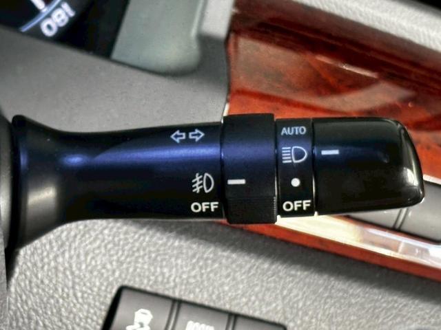 アルファード 　２４０Ｓ　プライムセレクションＩＩユーザー買取車・ナビ・バックモニター・ＴＶ・フリップダウンモニター・両側電動スライドドア・純正１８インチアルミホイール・ドアバイザー・ＥＴＣ・オートエアコン・（32枚目）