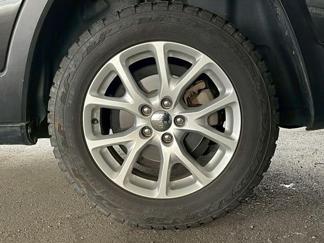 ジープ・チェロキー ロンジチュード　ロンジチュード（５名）純正ナビ・ＴＶ・純正１７インチアルミホイール・ＥＴＣ・ルーフレール・ＨＩＤ・レベライザー・社外デジタルインナーミラー（19枚目）