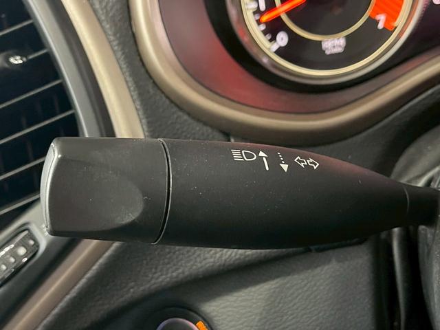 ジープ・チェロキー ロンジチュード　ロンジチュード（５名）純正ナビ・ＴＶ・純正１７インチアルミホイール・ＥＴＣ・ルーフレール・ＨＩＤ・レベライザー・社外デジタルインナーミラー（34枚目）