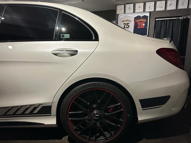 Ｃクラス Ｃ６３　Ｓ　エディション１　ＥＤ１　左ハンドル　３５０台限定車　ＡＭＧパフォ―マンスシート　レッドステッチレザーシート（4枚目）