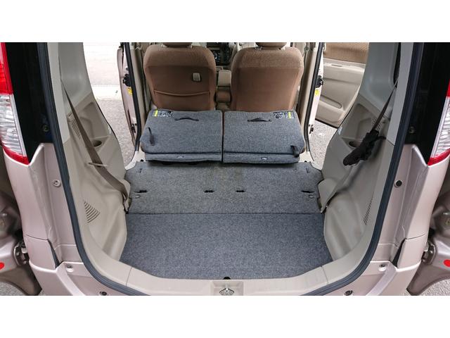 ピット完備でタイヤ交換などご納車後のアフターの対応もいたします。もちろん車検の受付もしています！