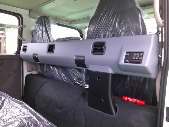 キャンター 　３．０ＤＴ　ダブルキャブ　新型　２ｔ積載　全低床　６ＡＴ　６人乗り　リアカメラ　車両総重量４６８０ｋｇ　リアエアコン　ヒルスタートアシスト　ＥＳＰ　ＬＥＤライト　ＬＥＤフォグランプ　左側電動格納ミラー（15枚目）