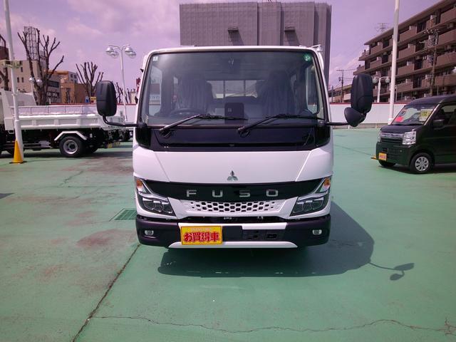 キャンター 　３．０ＤＴ　ダブルキャブ　新型　２ｔ積載　全低床　６ＡＴ　６人乗り　リアカメラ　車両総重量４６８０ｋｇ　リアエアコン　ヒルスタートアシスト　ＥＳＰ　ＬＥＤライト　ＬＥＤフォグランプ　左側電動格納ミラー（2枚目）