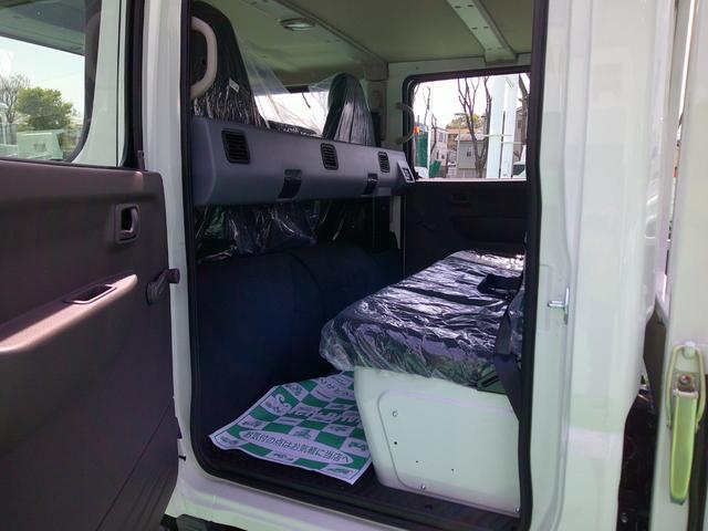 キャンター 　３．０ＤＴ　ダブルキャブ　新型　２ｔ積載　全低床　６ＡＴ　６人乗り　リアカメラ　車両総重量４６８０ｋｇ　リアエアコン　ヒルスタートアシスト　ＥＳＰ　ＬＥＤライト　ＬＥＤフォグランプ　左側電動格納ミラー（17枚目）