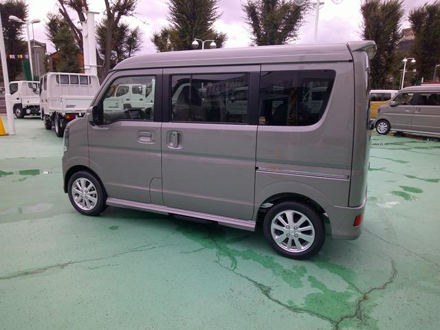 エブリイワゴン ＰＺターボスペシャル　ハイルーフ　ＣＶＴ　ナビ・ＴＶ　届出済未使用車　後席両側パワースライドドア　オートステップ　ＬＥＤヘッドランプ　フォグランプ　スズキセーフティサポート　ＥＳＰ　オートライト　シートヒーター（4枚目）