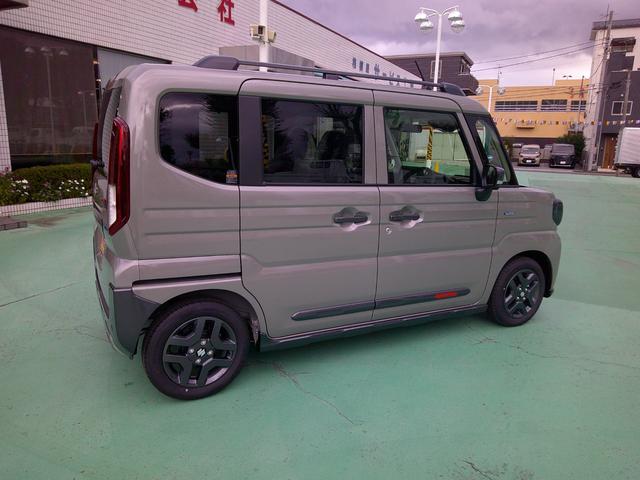 スペーシアギア ハイブリッドＸＺ　届出済未使用車　全方位モニター付９インチメモリーナビゲーション　ＣＶＴ　スズキセーフティサポート　後席両側パワースライドドア　運転席、助手席シートヒーター　ＬＥＤヘッドランプ　ＬＥＤフォグランプ（7枚目）