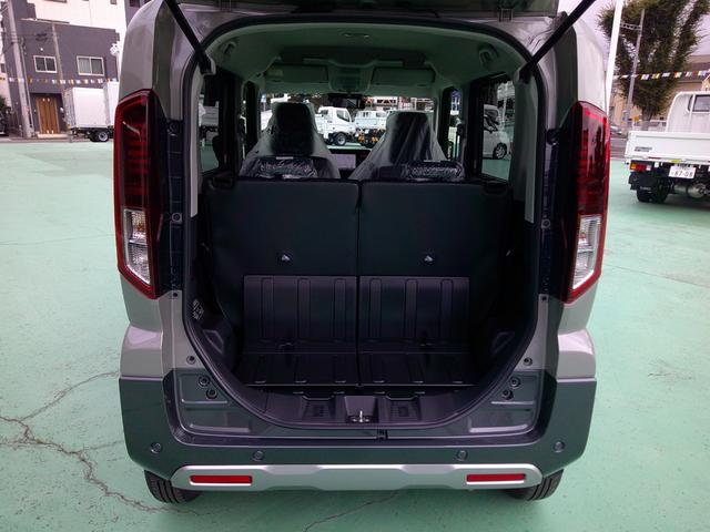 スペーシアギア ハイブリッドＸＺ　届出済未使用車　全方位モニター付９インチメモリーナビゲーション　ＣＶＴ　スズキセーフティサポート　後席両側パワースライドドア　運転席、助手席シートヒーター　ＬＥＤヘッドランプ　ＬＥＤフォグランプ（9枚目）