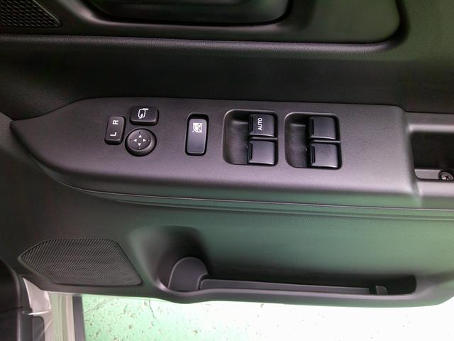 スペーシアギア ハイブリッドＸＺ　届出済未使用車　全方位モニター付９インチメモリーナビゲーション　ＣＶＴ　スズキセーフティサポート　後席両側パワースライドドア　運転席、助手席シートヒーター　ＬＥＤヘッドランプ　ＬＥＤフォグランプ（16枚目）