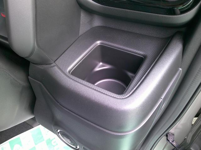 スペーシアギア ハイブリッドＸＺ　届出済未使用車　全方位モニター付９インチメモリーナビゲーション　ＣＶＴ　スズキセーフティサポート　後席両側パワースライドドア　運転席、助手席シートヒーター　ＬＥＤヘッドランプ　ＬＥＤフォグランプ（18枚目）