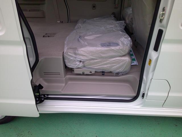 エブリイワゴン ＰＺターボスペシャル　ハイルーフ　ＣＶＴ　ナビ・ＴＶ　届出済未使用車　後席両側パワースライドドア　オートステップ　ＬＥＤヘッドランプ　フォグランプ　スズキセーフティサポート　ＥＳＰ　オートライト　シートヒーター（14枚目）